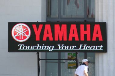 CE, Rohs Matrix Message Tri Color Led Display P16 3906 Dots / m2 Density 2R1G