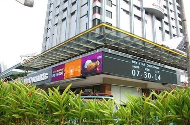 10000 dot / m2 10mm Large Video Outdoor Full Color Led Display 9216 Pixel