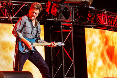 buy P4 1R1G1B SMD 110V / 60Hz Aluminum or Iron Full Color Led Stage Backdrop Screen online manufacturer